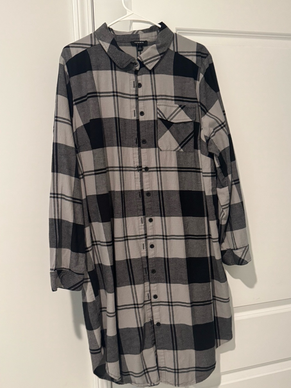 Black & Gray Plaid Longline Button-Down Shirt